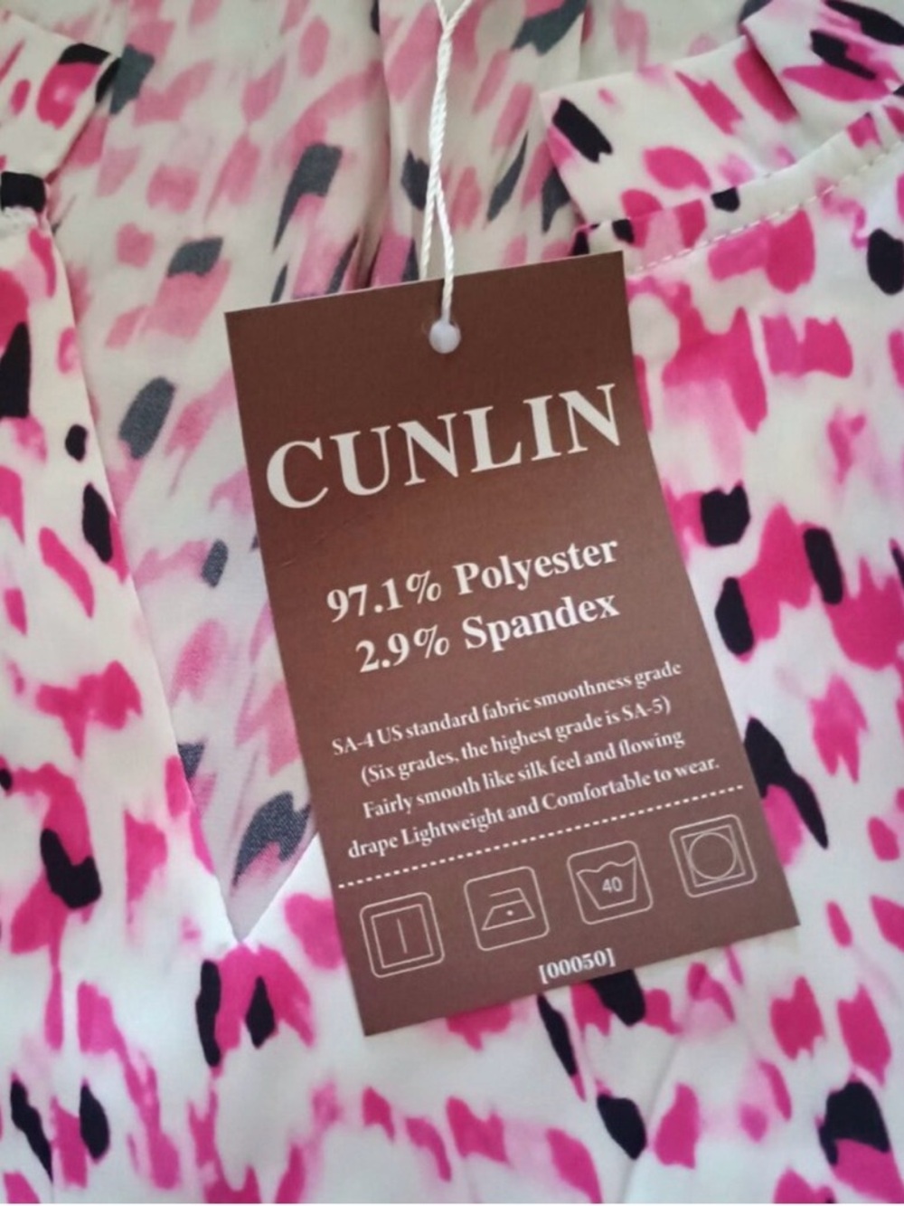 NWT V-Neck Pink, white, black Animal Print Women’s Blouse sz xl - Picture 2 of 2